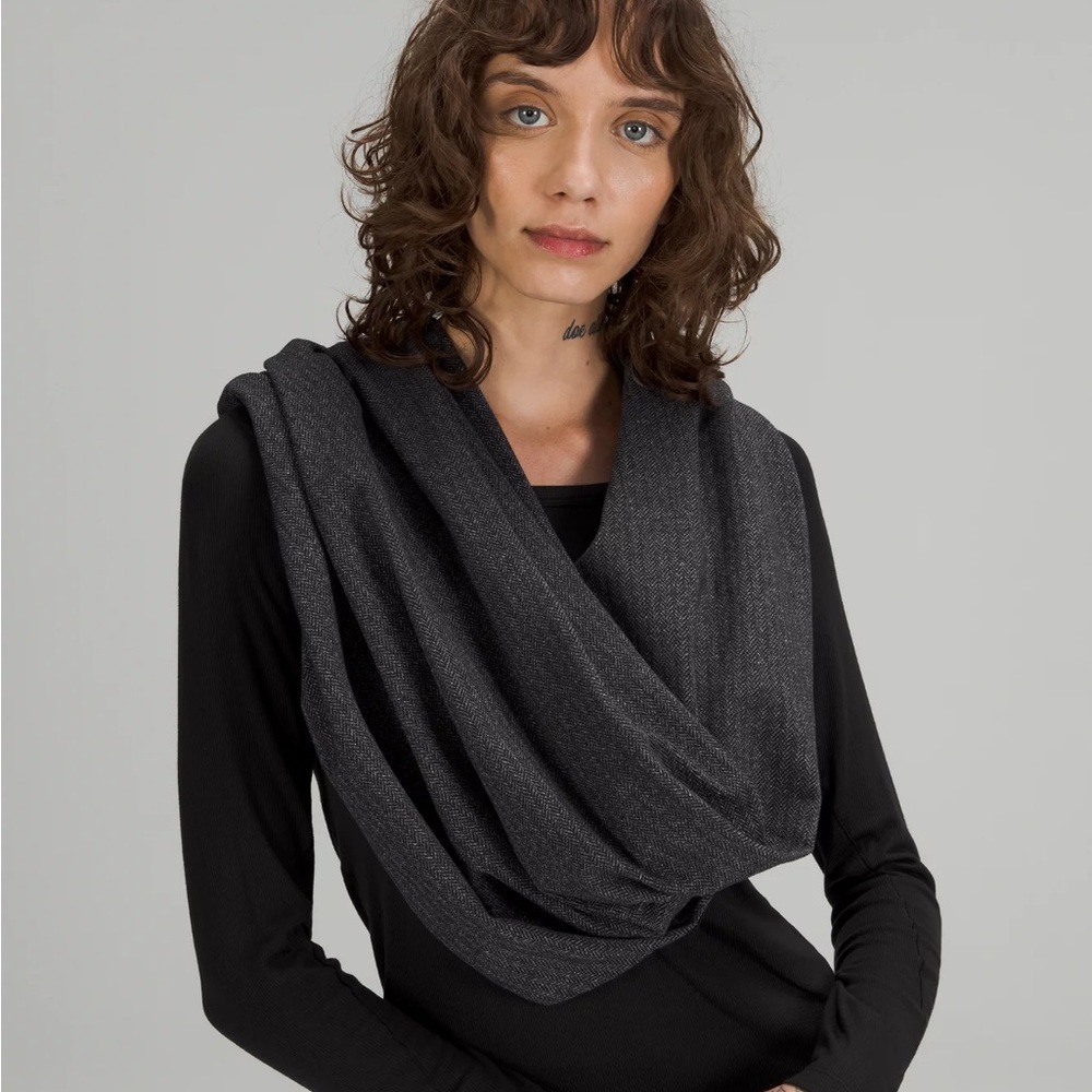 Lululemon Customizable Snap Scarf